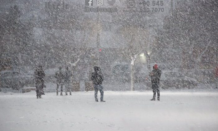 Karaman'da kar yağışı hayatı olumsuz etkiliyor