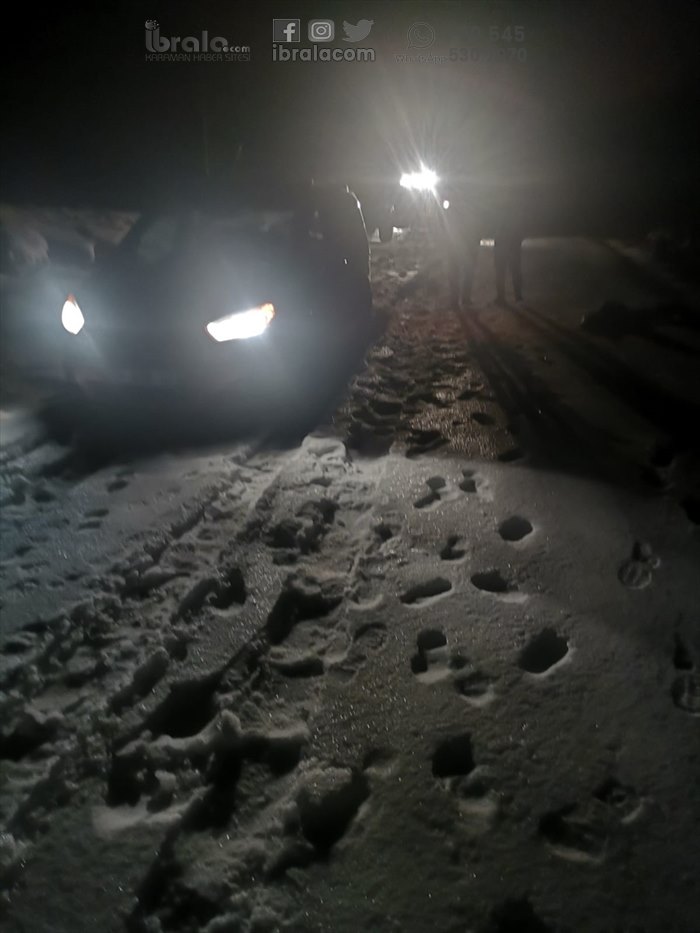 Karaman'daki bahtsız sürücünün başına neler geldi?. Detaylar ve görüntüler haberimizde. Karaman'da kış aylarında trafiğe kapatılan yola izinsiz girip mahsur kalan sürücüye adli trafik cezası uygulandı.