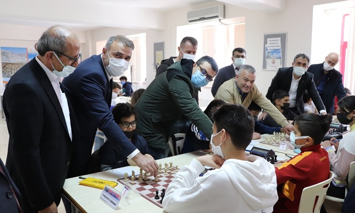 4 kategoride Karaman'da satranç rüzgarı esiyor
