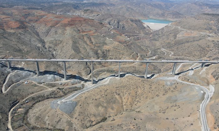Ülkenin en yüksek köprüsü Karaman'da açılış tarihi açıklandı