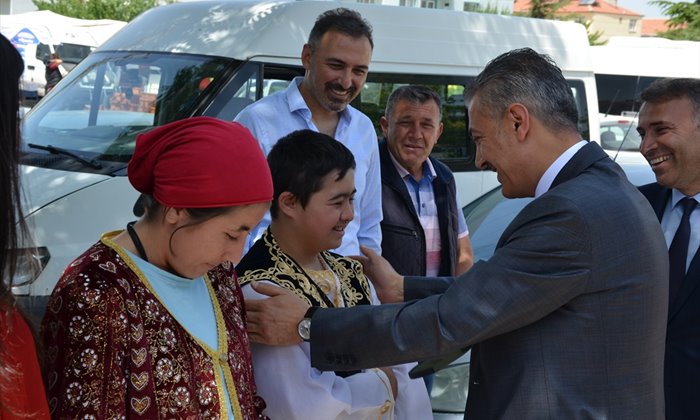 Gençlik ve Spor Bakanlığının özel eğitim öğrencilerine yönelik "Spor Aşkı Engel Tanımaz" projesi kapsamında gönderilen tır, Karaman'a geldi.