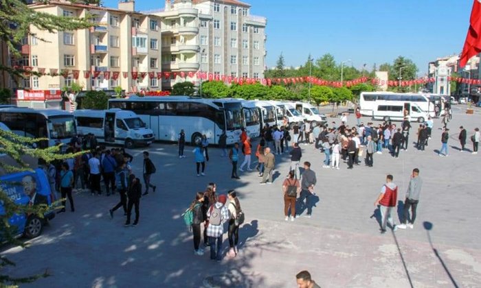 1000 AK Partili Karamanlı genç yola çıktı