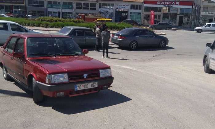 Karaman'da araçlar birbirine girdi