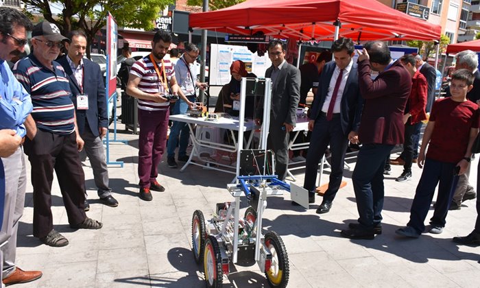 Karaman'da ödüllü robotlar görücüye çıktı