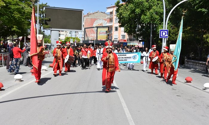 Karaman'da etkinlikler yürüyüşle başladı.