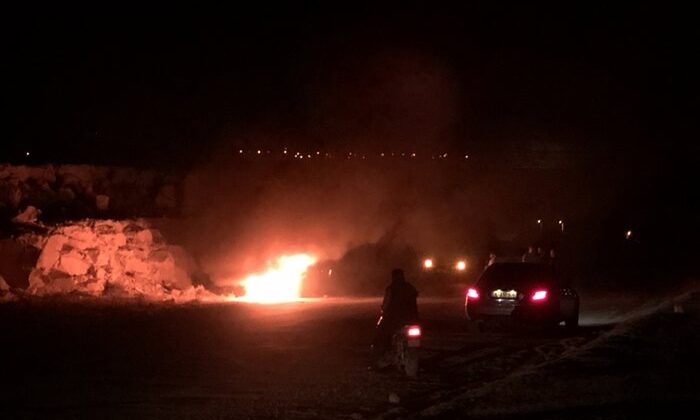 Karaman'da araç seyir halindeyken yandı