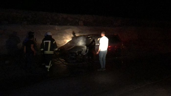 Karaman'da araç seyir halindeyken yandı