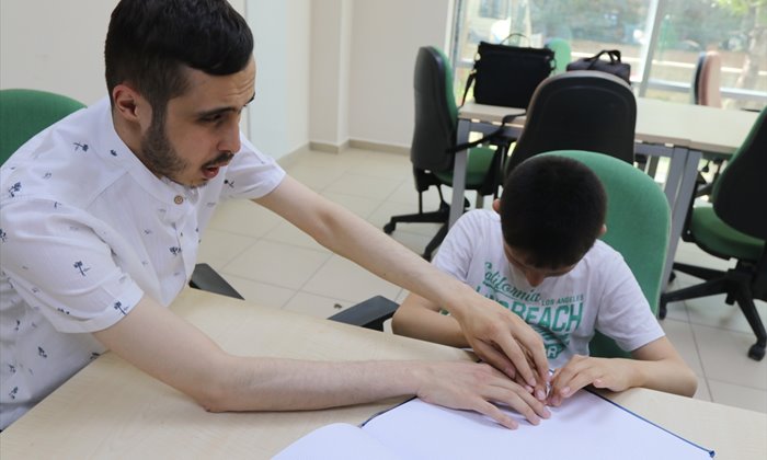 Karaman'da görme engelli müezzinin büyük başarısı
