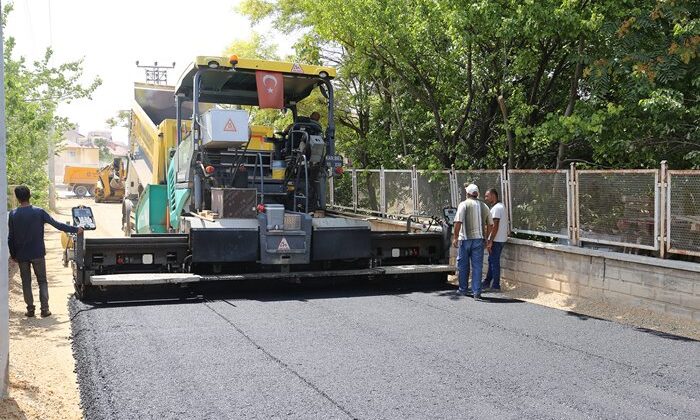 Karaman'da sıcak asfalt çalışmaları devam ediyor