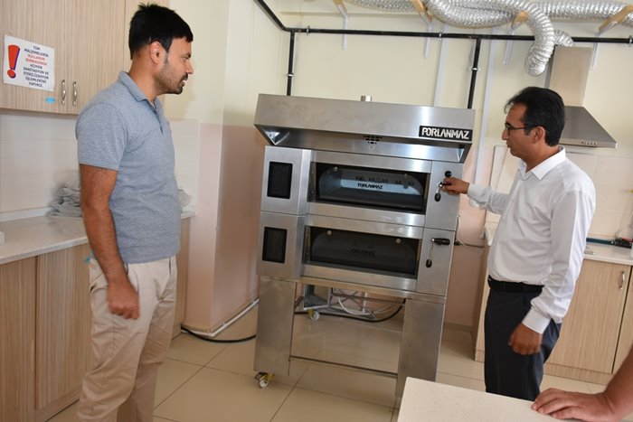 Karaman'da Okulda Mor Ekmek Üretilecek