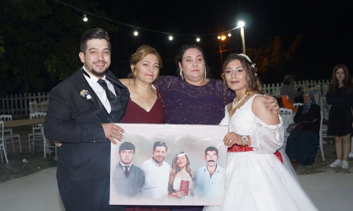 Karaman'da düğünde duygulandıran hediye