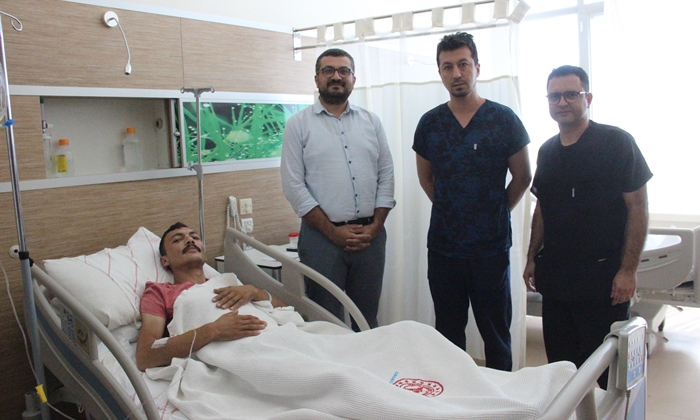 Karaman'da hastanın mesanesinden 1 kilo taş çıktı