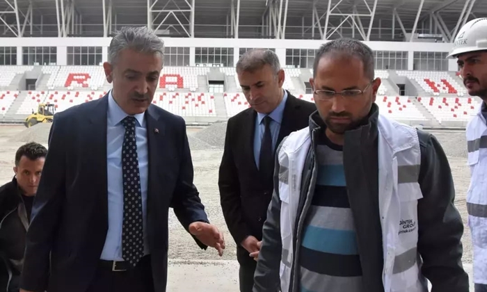 Vali Akkoyun yeni stadyumda incelemelerde bulundu