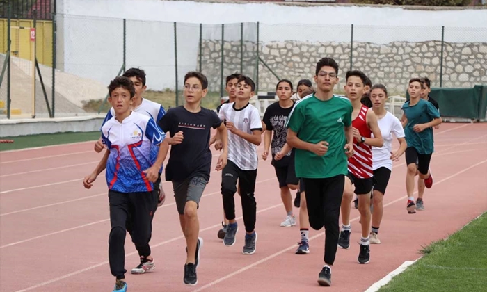 Karaman'da atletizm yarışması düzenlendi