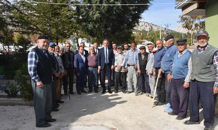 Vali Akkoyun Cuma namazı sonra vatandaşla buluştu