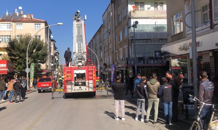 Karaman'da apartmanda çıkan yangın korkuttu!