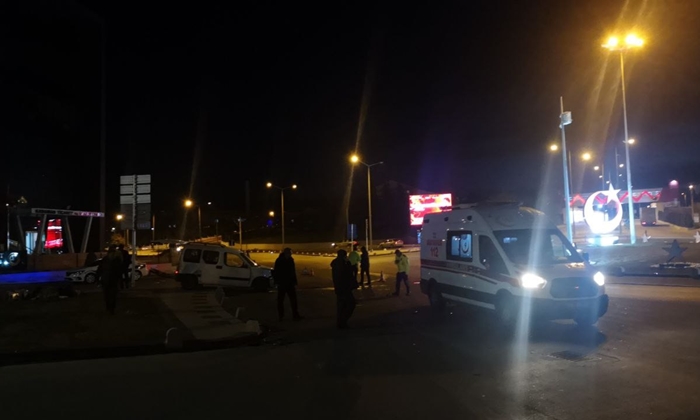 Karaman'da kazada araç ters döndü