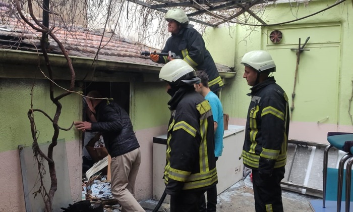 Karaman'da fırın deposu alevlere teslim oldu